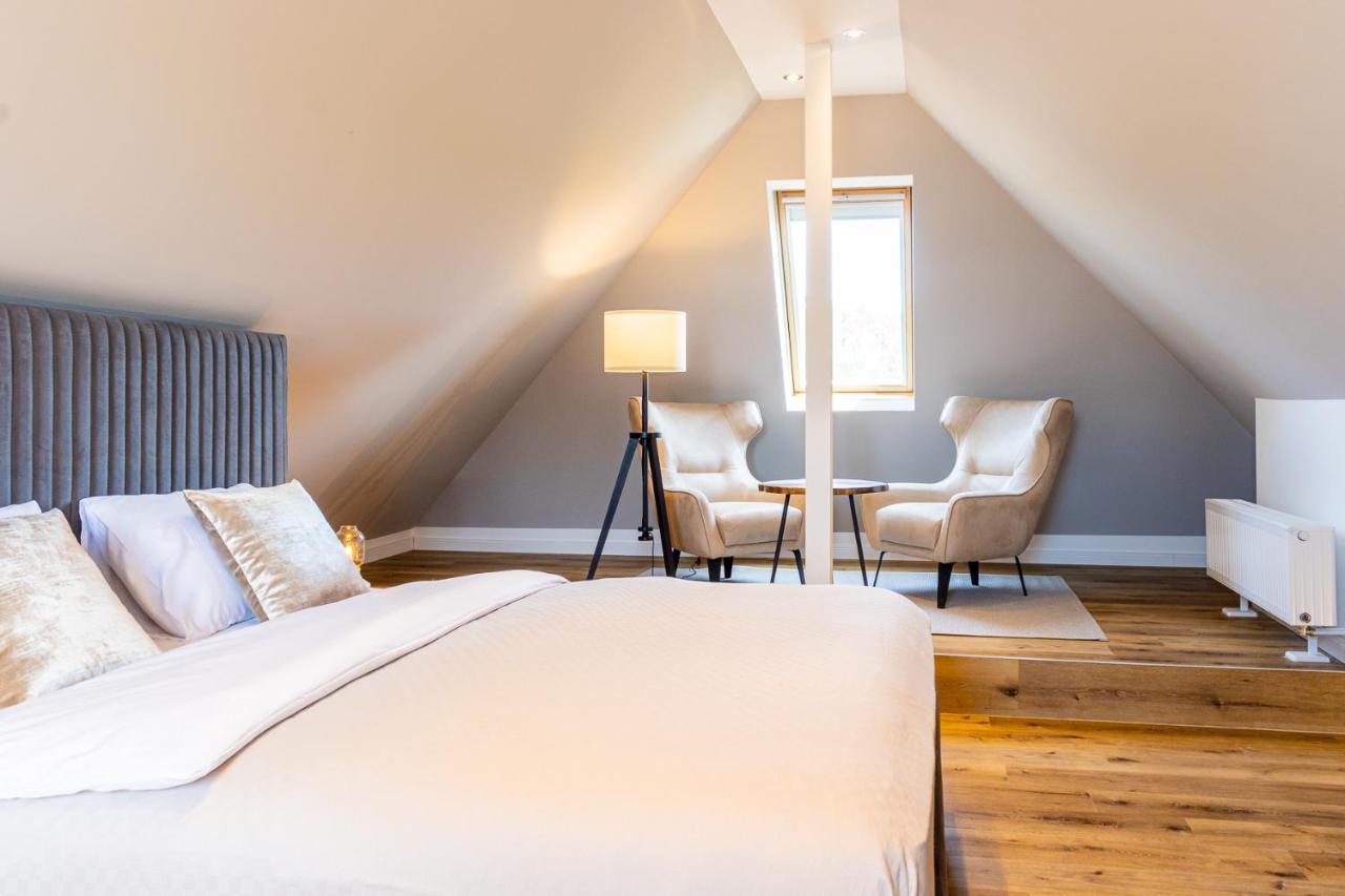 Moderne Maisonette Ferienwohnung Mit Gartenzugang, Nur 7 Gehminuten Zum Strand, Parkplatz & Fahrradunterstellplatz 샬베우츠 외부 사진