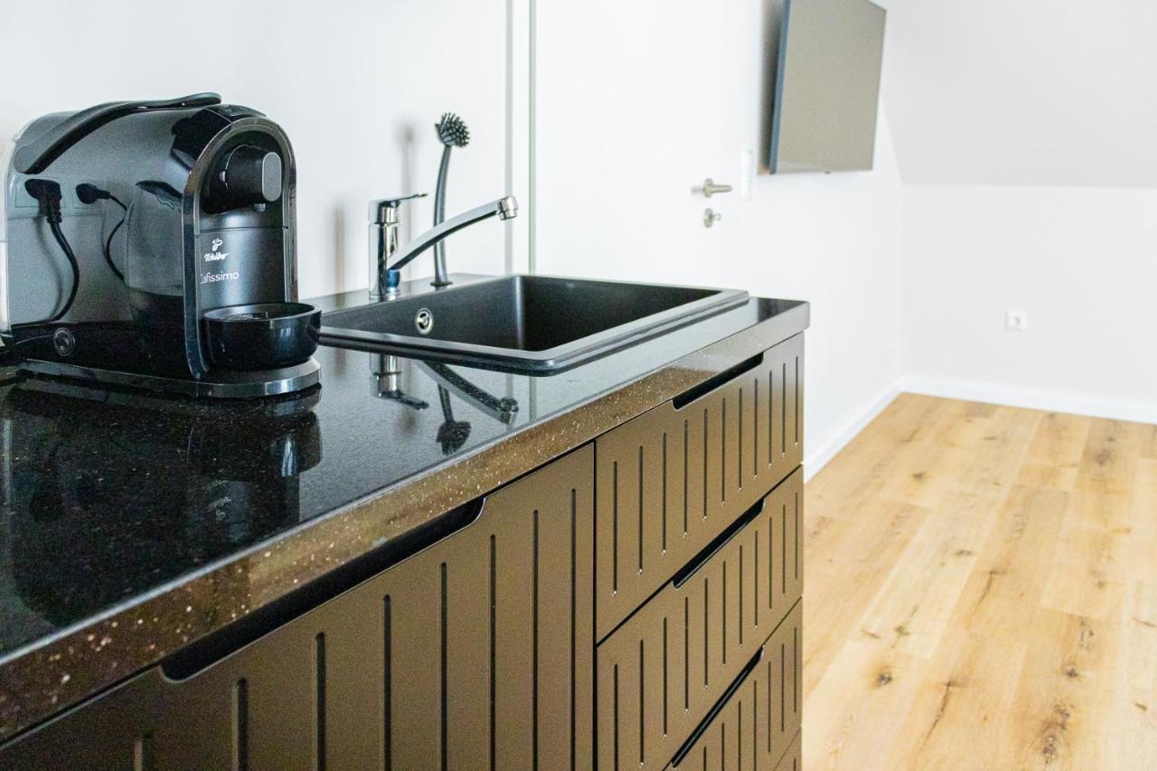 Moderne Maisonette Ferienwohnung Mit Gartenzugang, Nur 7 Gehminuten Zum Strand, Parkplatz & Fahrradunterstellplatz 샬베우츠 외부 사진